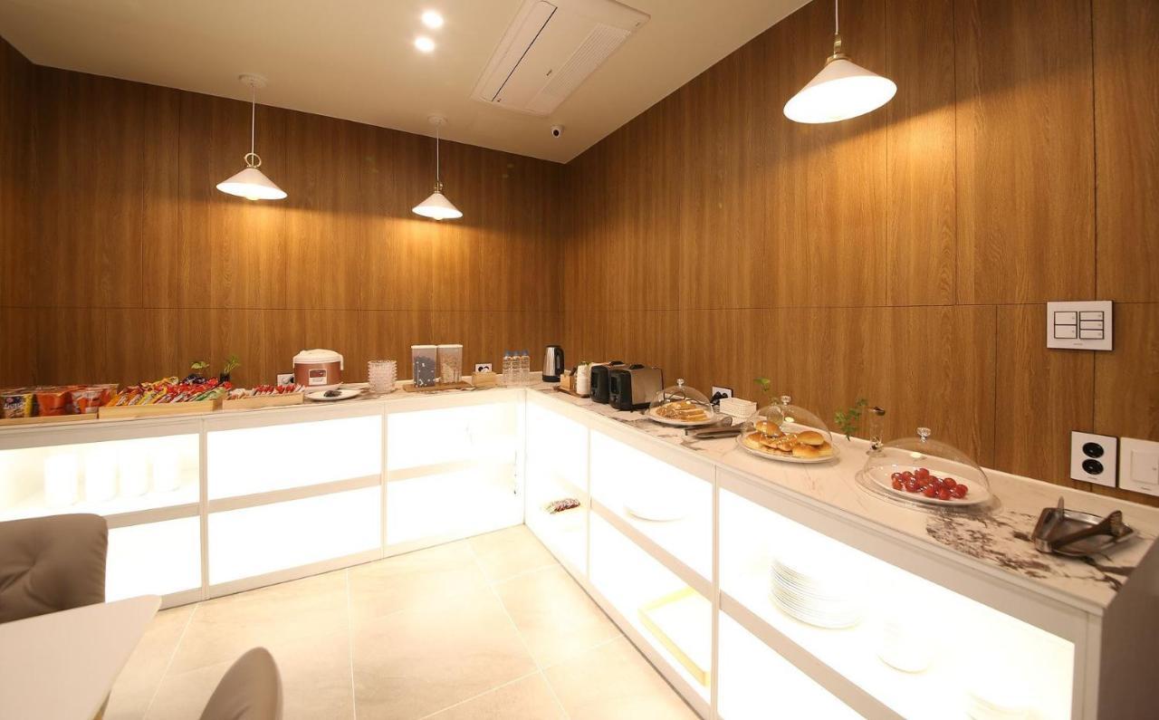 Brown Dot Hotel Sinan Gwangju Metropolitan City Bagian luar foto