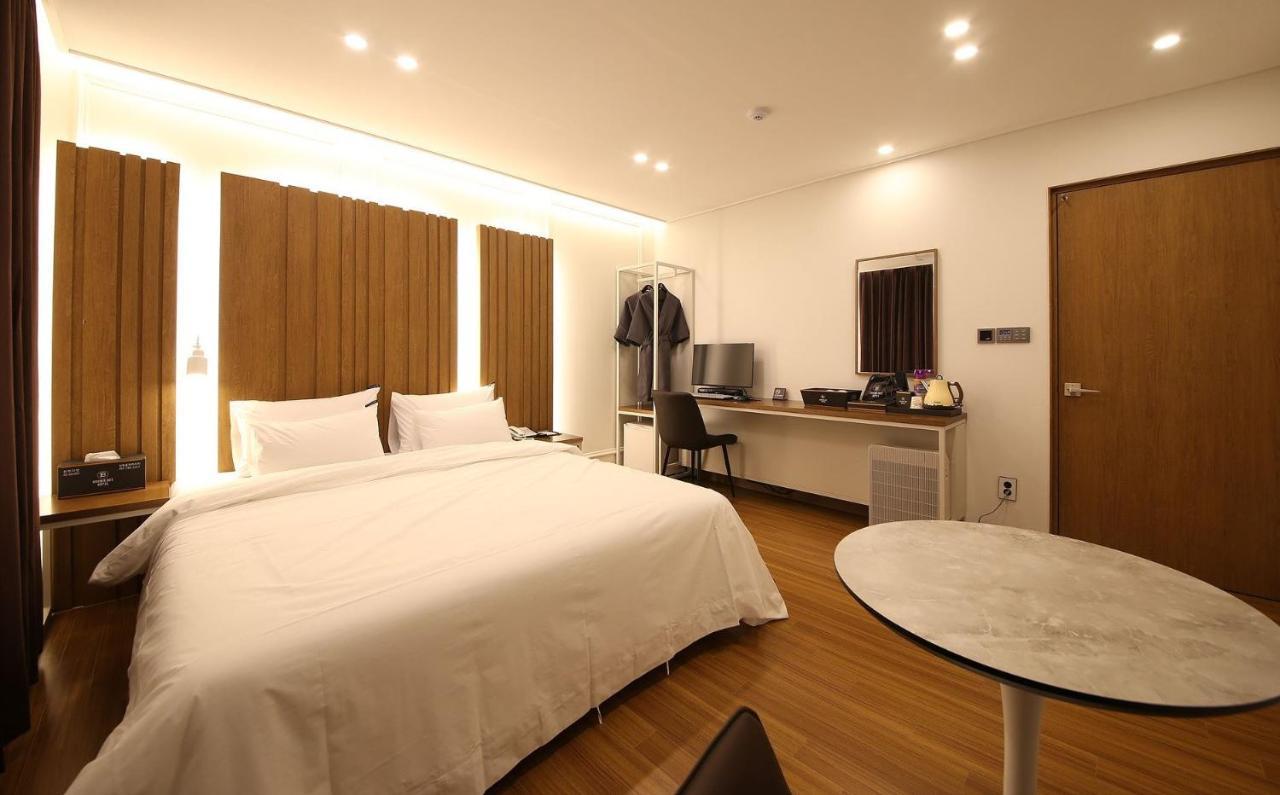 Brown Dot Hotel Sinan Gwangju Metropolitan City Bagian luar foto