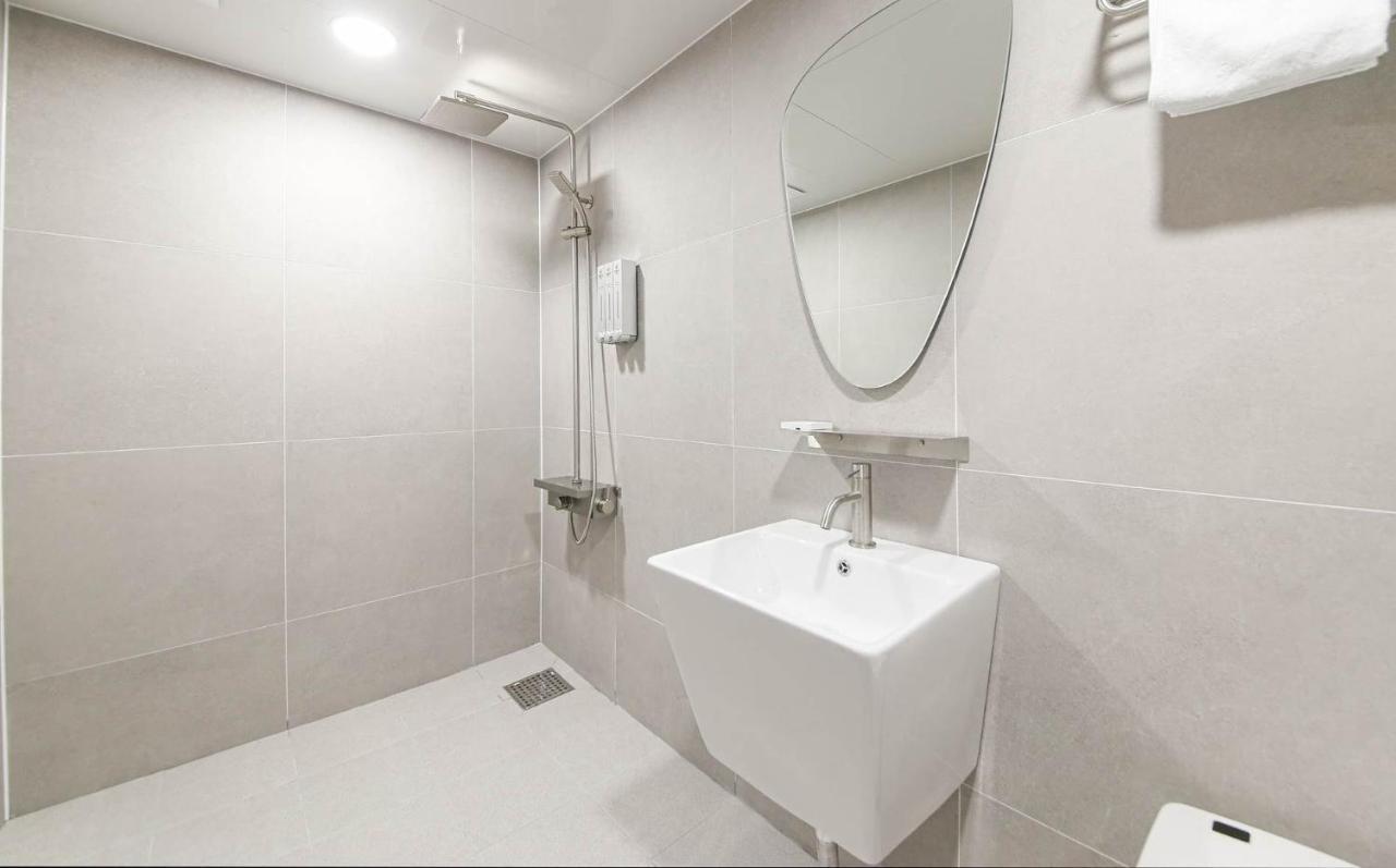 Brown Dot Hotel Sinan Gwangju Metropolitan City Bagian luar foto