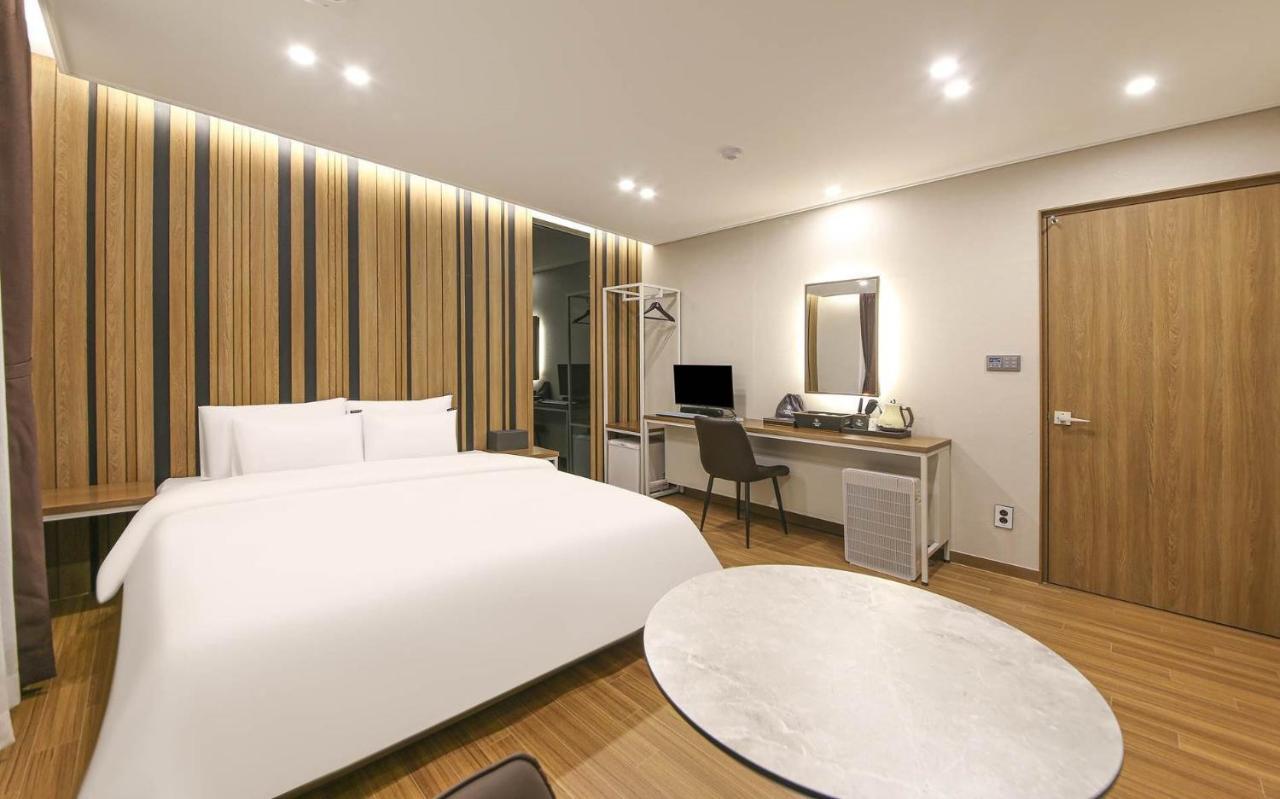 Brown Dot Hotel Sinan Gwangju Metropolitan City Bagian luar foto