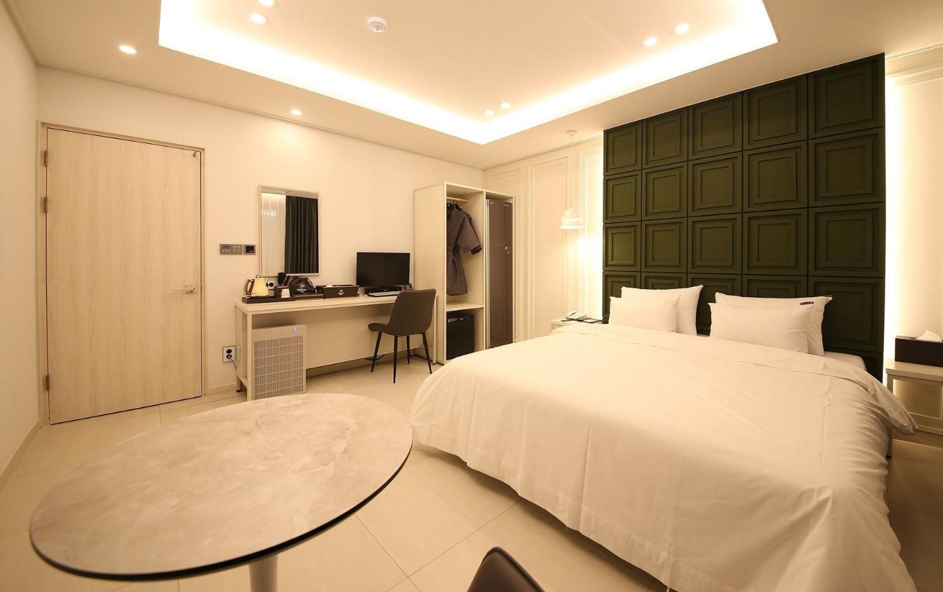 Brown Dot Hotel Sinan Gwangju Metropolitan City Bagian luar foto