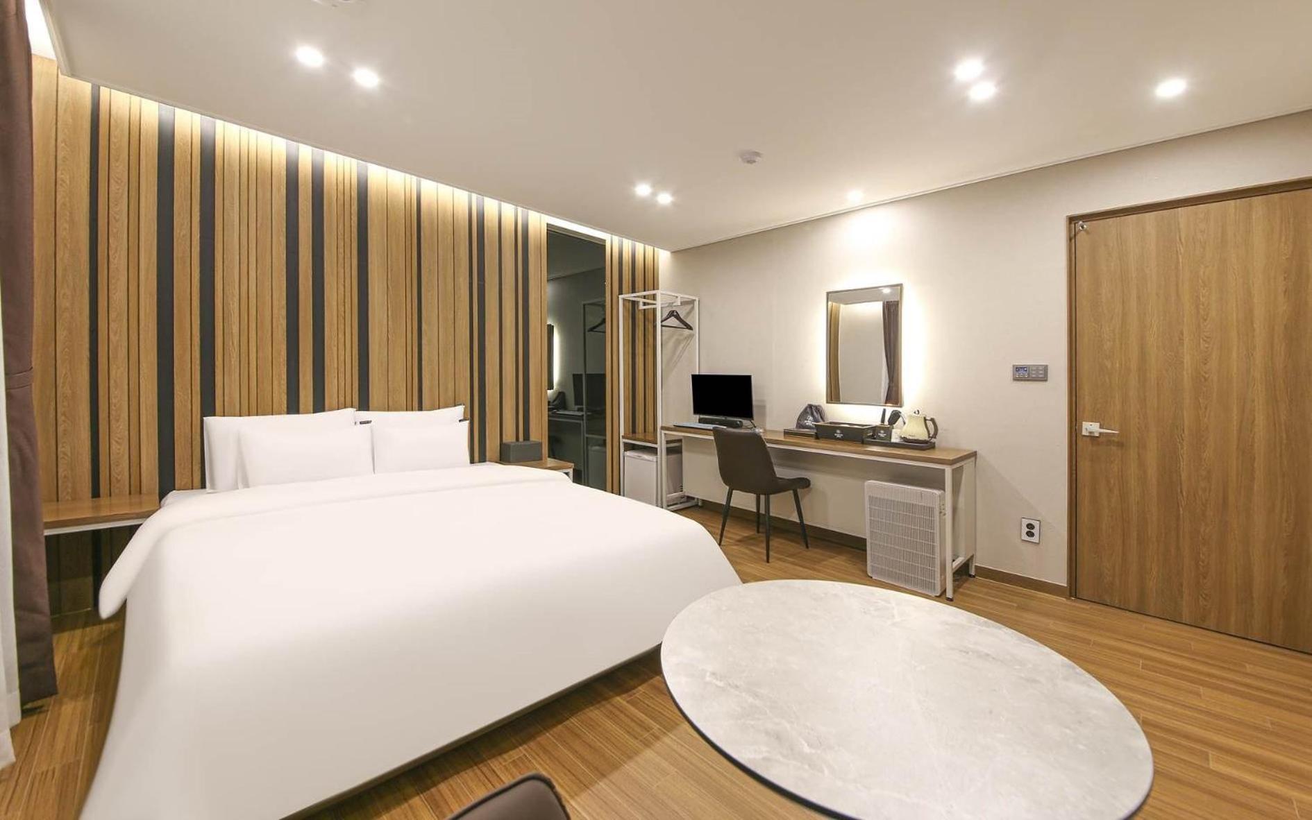 Brown Dot Hotel Sinan Gwangju Metropolitan City Bagian luar foto